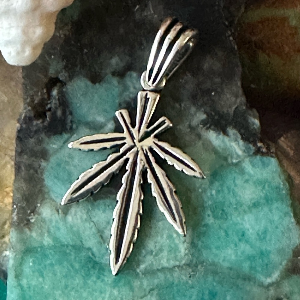 Leaf 925 Solid Sterling Silver Pendant - image 1